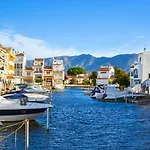 B Frente Al Canal Con Terraza إمبوريابرافا